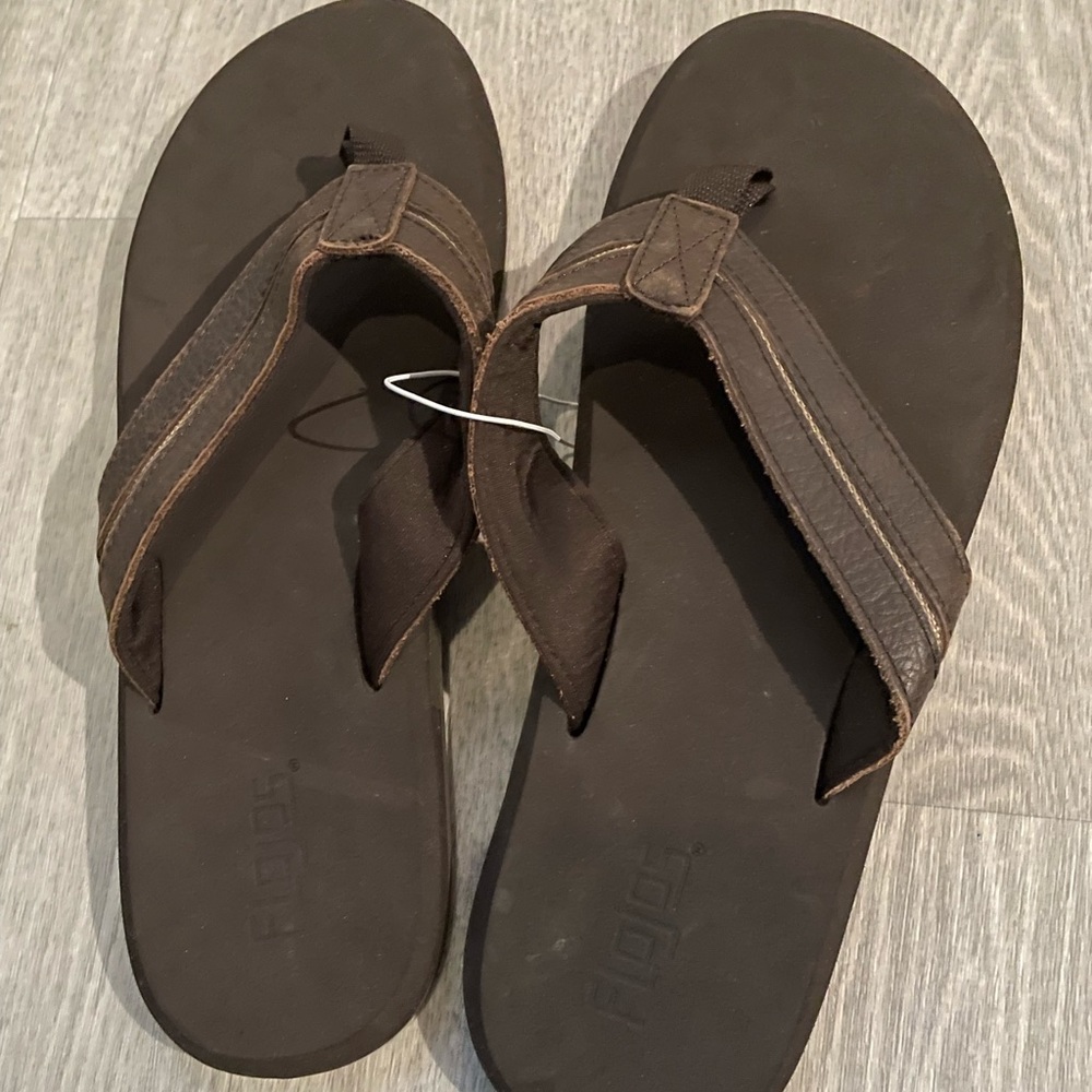 Mens flojos flip flops NWT